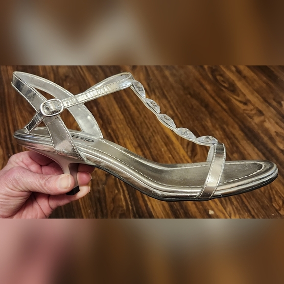 Kenneth Cole Heels Sandals Silver size 7 - Picture 3 of 8